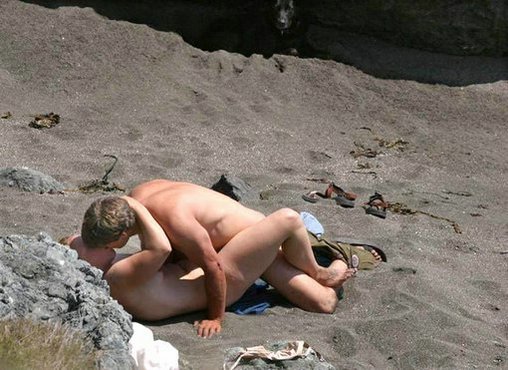 amateur couple caught beach