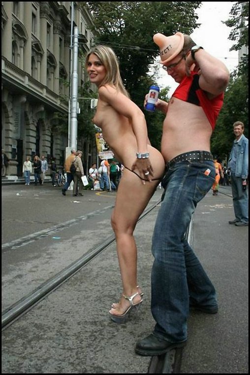 Fat Nudist On Parade - Sexy Woman Nude at Parade Teases Drunk Man Photo